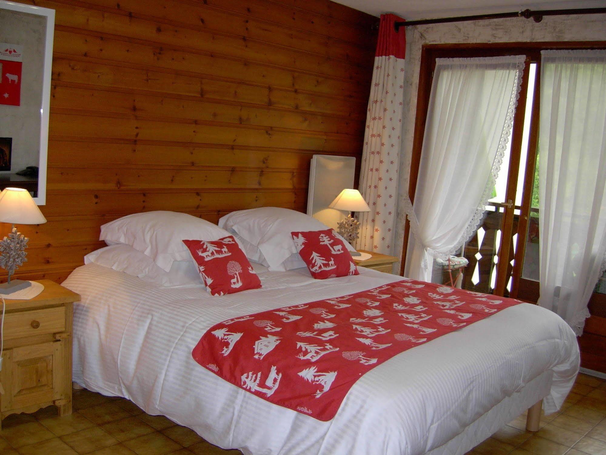 Au Bois De Lune Chatel Exterior photo