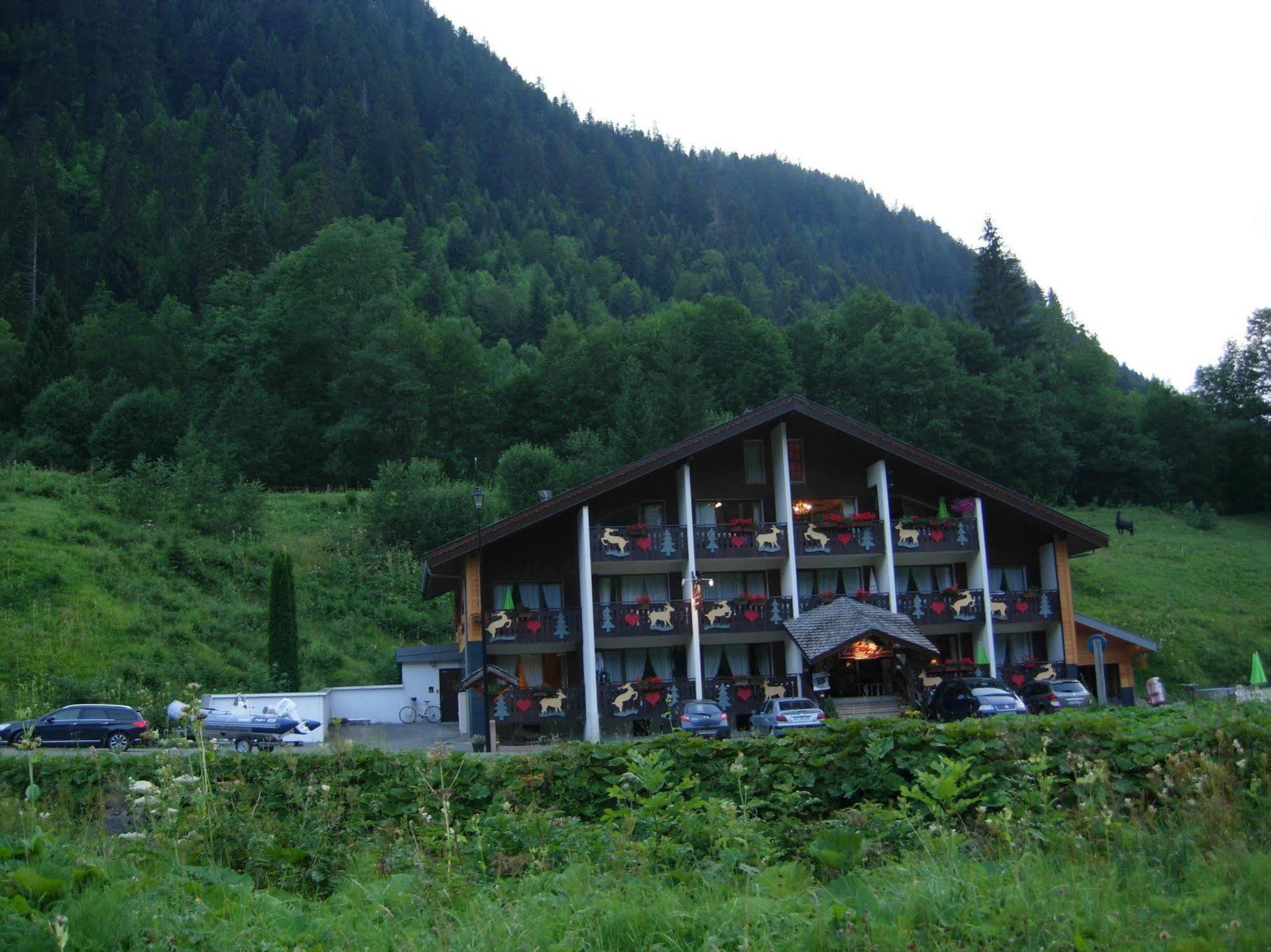 Au Bois De Lune Chatel Exterior photo